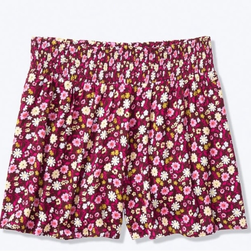 NWT PINK Victoria's Secret Multicolor Floral Shorts. Smocked waistband. Large.